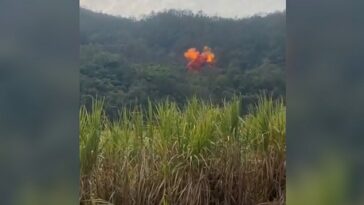 Alrededor de las 11 am hora local del 26 de diciembre, los restos de un cohete se estrellaron formando una bola de fuego en una zona boscosa de Debao, provincia de Guangxi.