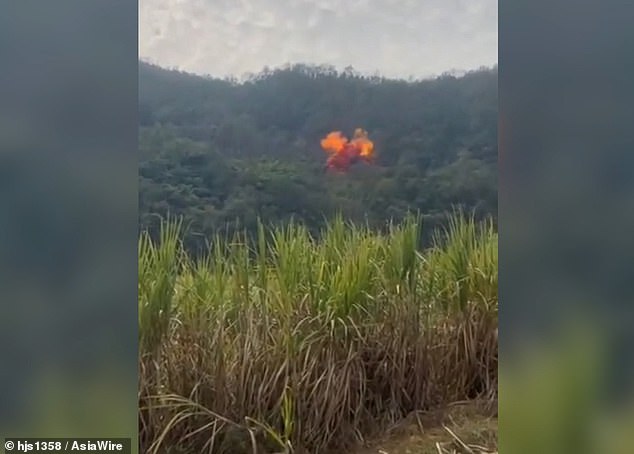 Alrededor de las 11 am hora local del 26 de diciembre, los restos de un cohete se estrellaron formando una bola de fuego en una zona boscosa de Debao, provincia de Guangxi.