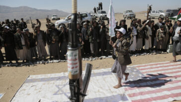 Estados Unidos y el Reino Unido lanzan una nueva ronda de ataques contra sitios hutíes en Yemen