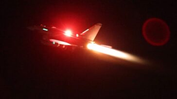 Estados Unidos y el Reino Unido realizan ataques aéreos contra los hutíes