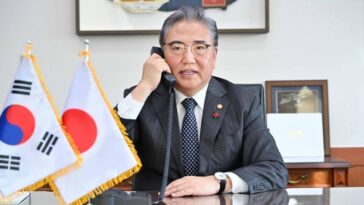 FM Park extends condolences over Japan&apos;s quakes in phone talks with counterpart