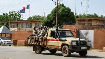 Francia cierra su embajada en Níger, pero dice que seguirá enviando dinero a las ONG