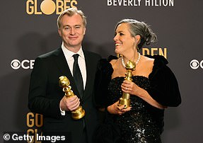 Oppenheimer obtuvo el primer premio a la Mejor Película - Drama (en la foto aparecen Christopher Nolan y Emma Thomas)
