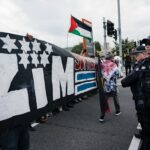 Guerra en Gaza: Manifestantes pro palestinos bloquean un barco israelí en el puerto de Melbourne