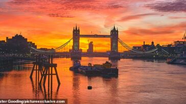 Amanecer sobre el río Támesis y el Tower Bridge en Londres hoy.  La Met Office ha revelado que hoy es el día de enero más caluroso registrado con temperaturas que alcanzan los 19,6 ° C en las Tierras Altas de Escocia.