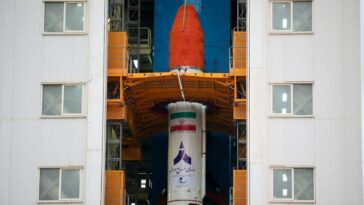 Irán lanza tres cohetes al espacio como parte de su programa de misiles