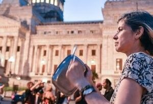 Jueces argentinos suspenden temporalmente la reforma laboral de Milei
