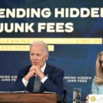 La administración de Biden revela cambios propuestos a las tarifas por sobregiro de los grandes bancos