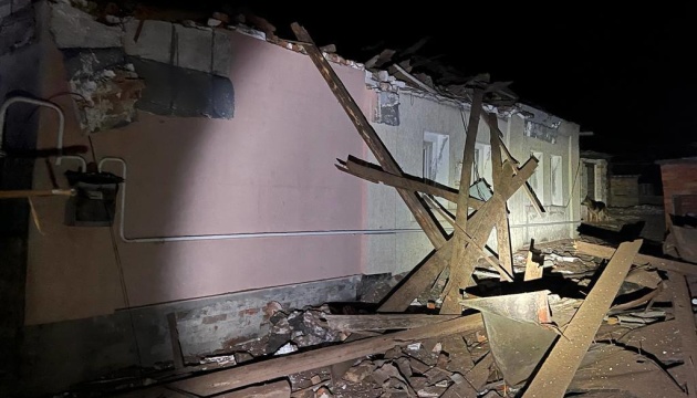 Liceo y viviendas dañadas en la región de Járkov por los bombardeos rusos