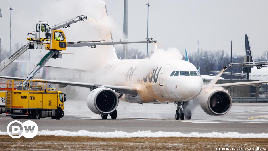 Los avisos de nieve y hielo paralizan los aeropuertos de Múnich y Frankfurt
