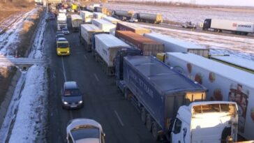Los camioneros bloquean las carreteras por tercer día en Rumanía por los altos precios
