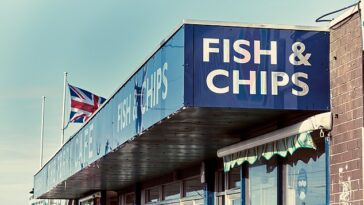 Olvídese del bacalao y las patatas fritas: si ha estado recientemente en un chippie del Reino Unido, es posible que haya comido carne de tiburón sin saberlo, según han revelado los científicos (imagen de archivo)