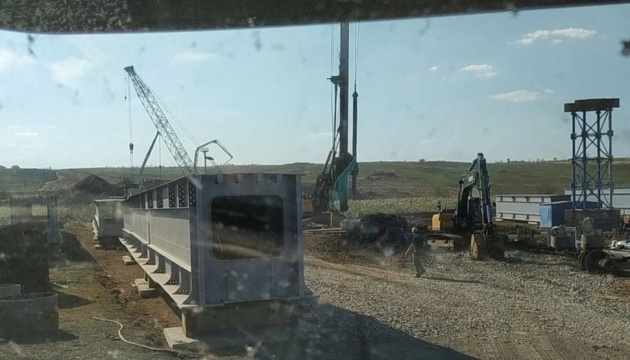 Los ocupantes rusos continúan sus esfuerzos para tender vías de ferrocarril a Mariupol