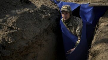 Los soldados ucranianos enfrentan miedo y temperaturas gélidas en búnkeres