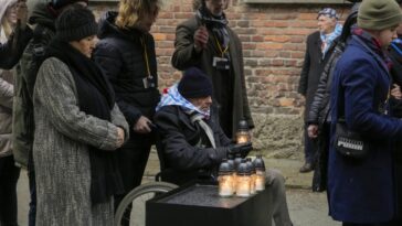 Los supervivientes recuerdan a las víctimas de los campos de exterminio nazis en Auschwitz