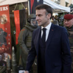 Macron insta a las empresas de defensa francesas a aumentar la producción para apoyar a Ucrania