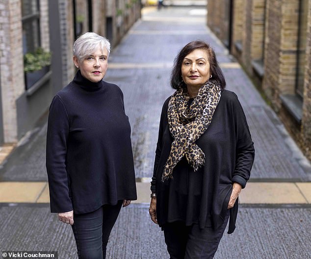 Ruth Sparkes (izquierda) y Sunita Gordon (derecha) han creado un chatbot de IA para permitir que las personas en el lugar de trabajo averigüen fácilmente si son víctimas de acoso sexual.