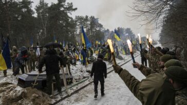 Mientras las líneas del frente se congelan, Rusia y Ucrania intercambian ataques de largo alcance
