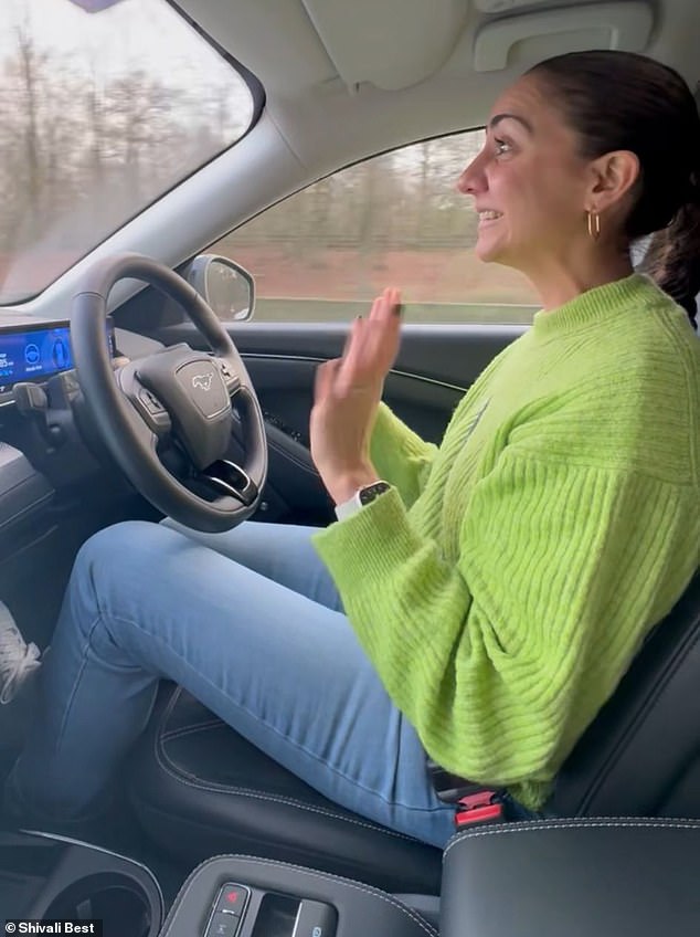 Probé el primer automóvil autónomo "manos libres" del Reino Unido. Entonces, ¿te sentirías seguro al soltar el volante a 112 km/h?