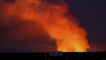 Residentes obligados a evacuar por erupción de volcán en Islandia