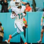 Miami Dolphins WR Jaylen Waddle (17) scores a touchdown against the New York Jets.