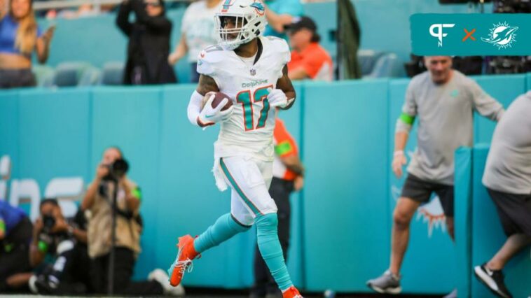 Miami Dolphins WR Jaylen Waddle (17) scores a touchdown against the New York Jets.