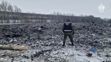 Ucrania y Rusia intercambian acusaciones por el accidente de un avión militar