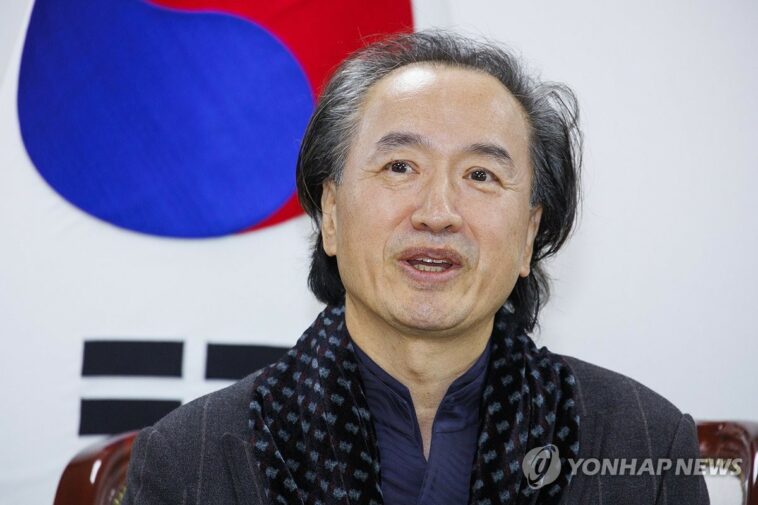 Veteran sculptor appointed special adviser for envisioned N.K. human rights center