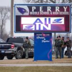 Varias personas resultaron heridas en un tiroteo en una escuela de Iowa, dicen las autoridades estadounidenses