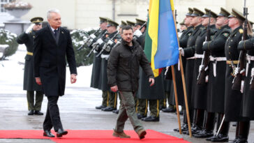 Zelensky visita a aliados bálticos en medio de dudas sobre la ayuda a Ucrania