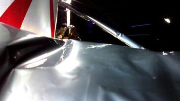 Una imagen de Peregrine muestra una alteración en su aislamiento, el primer signo visual de una fuga crítica de combustible.
