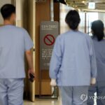 (2nd LD) Gov&apos;t asks doctors to remain by patients amid looming collective action