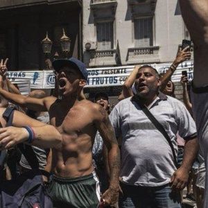 Argentina: Pobreza aumenta 13 puntos en dos meses de gobierno de Milei