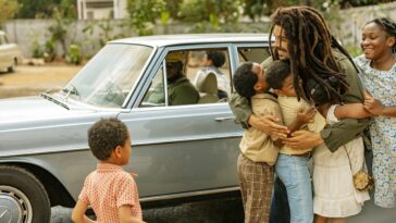 Kingsley Ben-Adir as Bob Marley with his family in Bob Marley: One Love