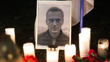 Se confirma la muerte del enemigo encarcelado de Putin, Alexei Navalny, y su familia pide la devolución del cuerpo