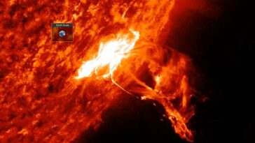 Una explosión en el sol liberó una enorme columna de partículas energizadas que se elevaron a 900.000 mph a través del espacio y provocaron apagones en Australia y el sur de Asia.