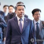 (2nd LD) Ex-defense chief departs for Australia to take office as ambassador