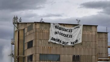 400 activistas climáticos franceses asaltan un sitio químico en una protesta contra las PFAS