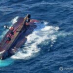 (LEAD) Fishing boat capsizes off southern coast; 7 missing