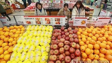 (LEAD) Inflation rises back above 3 pct in Feb. on high fruit, energy prices