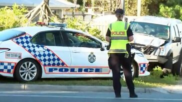 Un hombre murió después de que el automóvil subiera por el sendero cerca de una concurrida intersección en Northgate, en el norte de Brisbane.