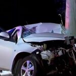 Dos personas han sido trasladadas de urgencia al hospital después de un horrible accidente de un solo vehículo (en la foto) en Gold Coast.