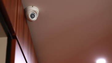 Airbnb prohíbe a los anfitriones usar cámaras de seguridad interiores