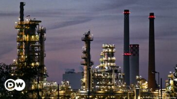 Alemania le dice a Rosneft "encuentre un comprador o pierda la refinería"