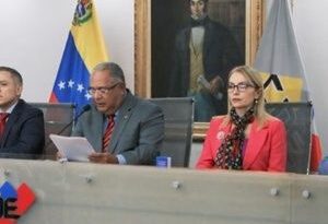 Autoridades venezolanas convocan a observadores electorales internacionales