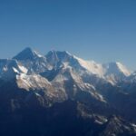 Bolsas de caca y rastreadores: Nepal ordena nuevas reglas para el Everest