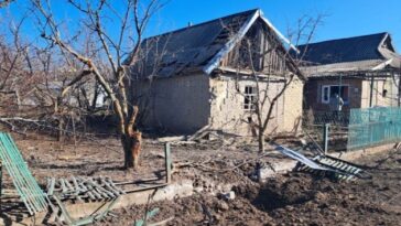 Destrucción en el distrito de Nikopol cuando las tropas rusas bombardean la zona siete veces