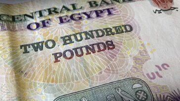 Egipto sube los tipos de interés en 600 puntos básicos y la libra se desploma hasta un mínimo histórico