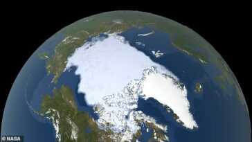 Aquí se muestran imágenes de satélite del Ártico de 1979 (izquierda) y 2022 (derecha).  Los científicos predicen que el Ártico estará prácticamente libre de hielo durante los veranos entre 2035 y 2067 si continúan las tendencias actuales de calentamiento global.