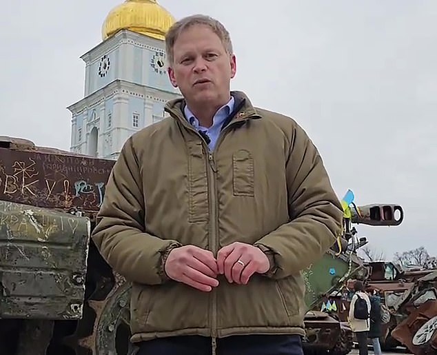 En un vídeo grabado en Kiev, Grant Shapps se presentó y apeló a Occidente para garantizar que Ucrania salga victoriosa de un conflicto de dos años.